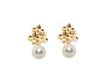 hydrangea earrings, Gold Flower Earrings, Pearl Dangle Earrings, Pearl Drop Earrings, Party Earrings, pearl earrings, Flower earrings