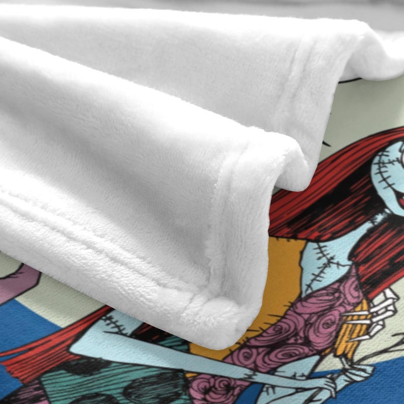 Personalized Nightmare Before Christmas Flannel Blanket, Custom Family Name Jack & Sally Throw, Movie Fan Gift, Cozy Holiday Home Decor bild 6