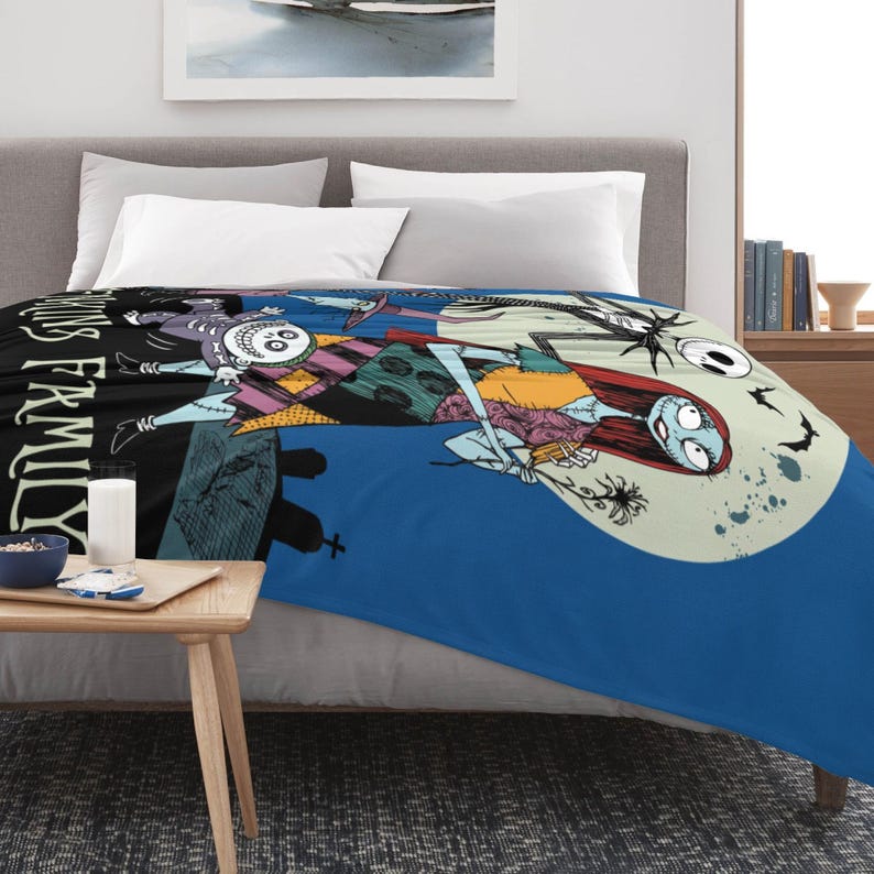 Personalized Nightmare Before Christmas Flannel Blanket, Custom Family Name Jack & Sally Throw, Movie Fan Gift, Cozy Holiday Home Decor bild 4