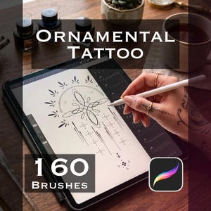 Pode incluir: Um tablet digital exibindo um design de tatuagem ornamental com 160 pincéis para Procreate. A tela mostra um padrão de linhas pretas simétricas com elementos radiantes e detalhes verticais. O texto diz Ornamental Tattoo 160 Brushes.