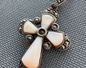 Vintage 925 Sterling Silver Mother of Pearl Marcasite Cross Pendant Necklace 18”