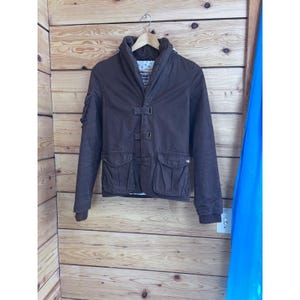 Giacca utility in tela di cotone marrone Tna Aritzia con fibbia frontale e cappuccio floreale XXS