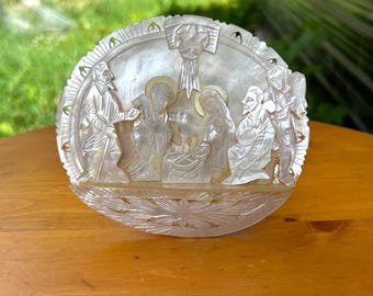 Vintage parelmoer schelp kerststal handgesneden religieuze plaquette wit