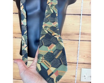 Corbata de seda vintage Christian Dior Monsieur con diseño geométrico abstracto en verde, azul marino y dorado (pieza rara).