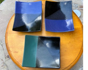 Vintage handgemaakte studio aardewerk sushi trinket schotel set blauw groenblauw zwart keramiek