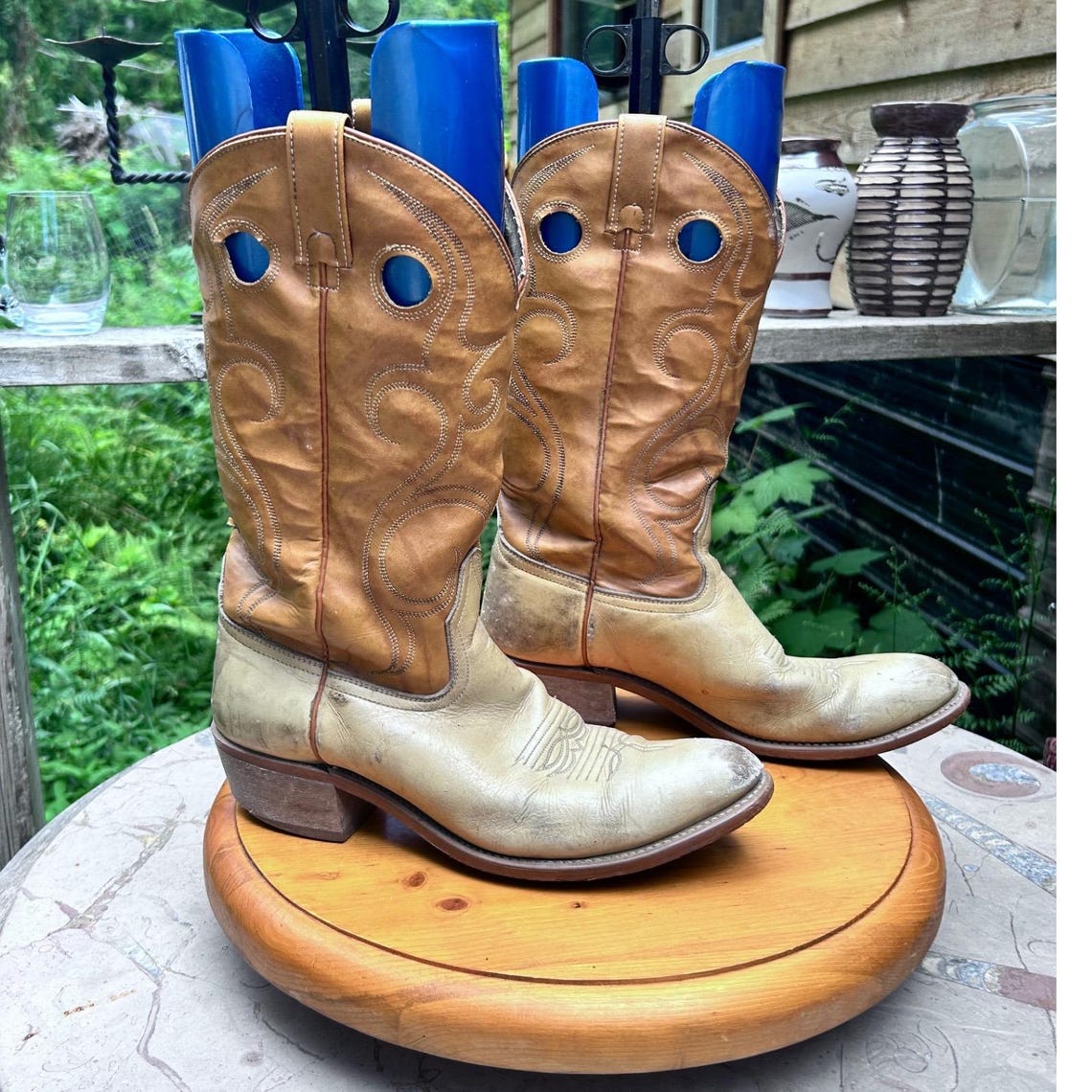 Vintage 70s Cowboy Boots Women 10 Men 8.5 Tan Blonde Two Tone Leather Acme Dingo, foto 1 di 5