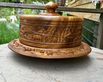 Vintage houten cakehouder met apenpeul 12" bruin handgesneden Lazy Susan MCM Boho