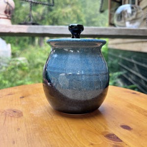 Vintage syltkruka blå droppglasyr med lock stengodsburk sockerskål Studio Pottery