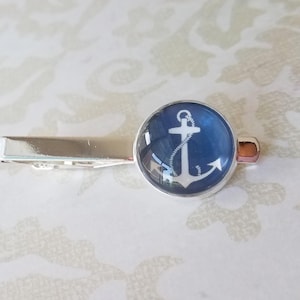 20 % DE RÉDUCTION -- Pince à cravate ancre bleu marine et blanc 18 mm, accessoires homme, idée cadeau parfaite (bleu)