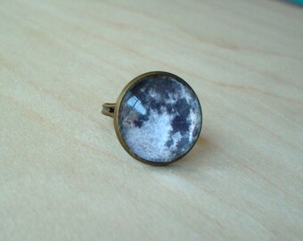 20% OFF -Black and white Full moon ring ,beautiful gift for her