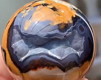 Sfera di agata vulcanica / Sfera di cristallo naturale a bande con apertura a geode / 62 mm
