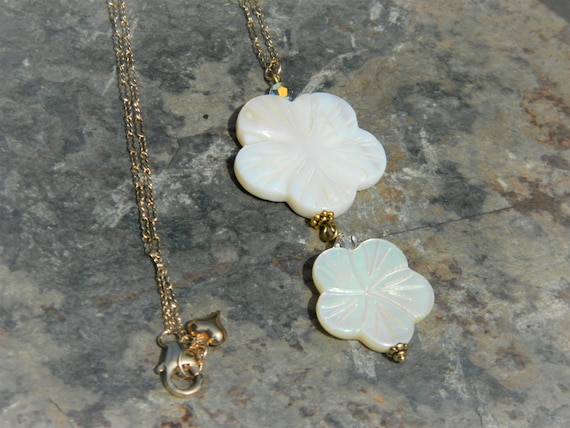 Shell Flower Pendant Necklace Mother of 
