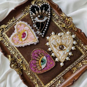 Parche del Sagrado Corazón para el Ojo / Aplique bordado de corazón y mal de ojo / Parche de corazón de terciopelo con cuentas para chaqueta y bolso