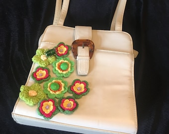 Sac à main vintage 1970  " Flower Power " pièce unique retro  hippy chic bohème surcyclage mariage upcycling cadeau pour elle