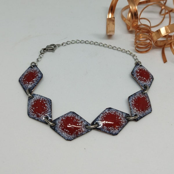 Bracelet petits losanges rouges et blancs, émail sur cuivre