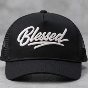 Design de bordado 3D em relevo "Blessed" | Logotipo com escrita em espuma em relevo