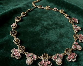 Collier déesse florale vintage | Oeil de tigre, bijoux tendance en strass roses