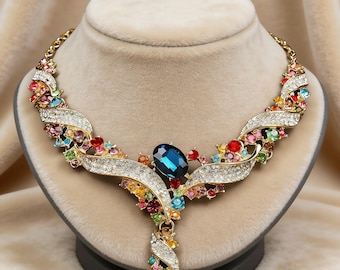 Conjunto de joyas vintage de oro con piedras preciosas multicolor / Collar y pendientes llamativos de cristal azul / Joyería nupcial