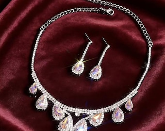 Ensemble de bijoux en forme de larme en cristal Aurora | Boucles d'oreilles en argent avec collier de mariée | Bijoux de mariage pour bal de promo
