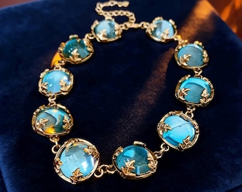 ras de cou vintage bleu ciel avec pierres précieuses, collier de déclaration de vigne en feuille d'or, bijoux de fée enchantée