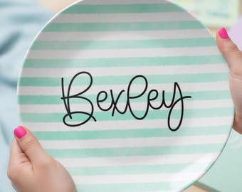 Piatto da portata personalizzato con strisce ad acquerello, regalo verde personalizzato con nome per bambine, piatto con nome color verde acqua per bambini, regalo di compleanno per lei