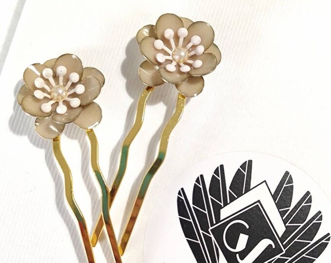 Pair of flower hair pins sustainably made from recycled jewellery