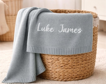 Personalisierte, bestickte Baby-Strickdecke, Monogrammiertes Geschenk zur Geburt, Babydecke mit Namen, Geschenk zur Babyparty, Geschenk fürs Kinderzimmer, Babydecke für Mädchen