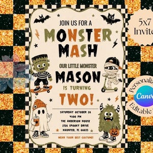 Könnte beinhalten: Eine Halloween-Einladung mit dem Text "Monster Mash" und "Mason wird zwei!" Das Design zeigt Cartoon-Monster, Fledermäuse und Blitze auf einem schwarz-orangen Schachbrettmuster. Die Einladung ist 12,7 x 17,8 cm groß.
