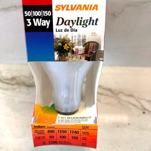 Lampadina a incandescenza Sylvania a 3 intensità luce diurna (50/100/150W) - Nuova, rimanenza di magazzino.