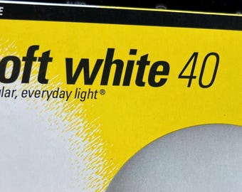 Paquete de 4 bombillas incandescentes GE A19 de 40 vatios, luz blanca cálida, doble vida útil, regulables.
