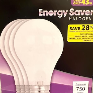 Puede incluir: Un juego de tres tazas de cerámica con un acabado moteado y mate. Las tazas son en tonos crema, gris claro y gris oscuro. Cada taza tiene un diseño simple y minimalista, ideal para café o té.