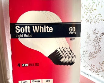 Sylvania 60 watt mjukvit glödlampa A19, 870 lumen, (4-pack) NOS
