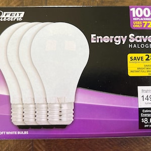 Puede incluir: Una caja de cuatro bombillas halógenas blancas suaves. El embalaje es negro y morado, con el texto "Energy Saver" y "100W Replacement". Las bombillas son regulables y tienen un brillo de 1490 lúmenes.