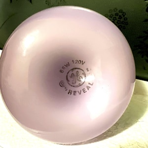 GE Reveal BR30 Incandescent Flood Light Bulb, 65W Full Spectrum - NOS