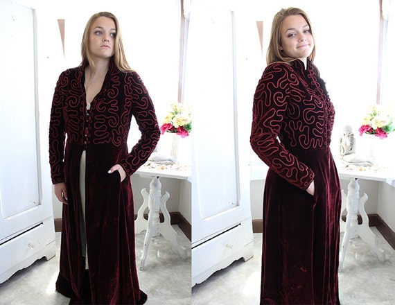 Maroon Velvet House Coat From the 1940's / 40's Dr