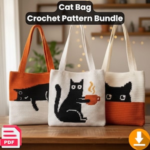 Op de afbeelding: Drie gehaakte draagtassen met kattenontwerpen. De tassen zijn wit, oranje en zwart. De tassen hebben een kattenafbeelding op de voorkant. De tekst "Cat Bag Crochet Pattern Bundle" staat bovenaan de afbeelding.