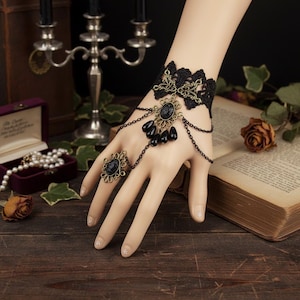 Pulseira de renda filigranada feita à mão | Corrente de anel gótica vitoriana | Pulseira escrava com contas pretas