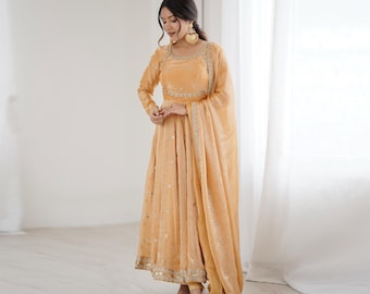 Robe Anarkali : soie or clair, broderie à paillettes - avec dupatta