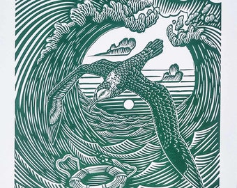 Puede incluir: Una impresión en madera verde y blanca de un pájaro volando a través de una ola. El pájaro está en el centro de la imagen y mira hacia el lado derecho de la imagen. La ola está en el fondo y está compuesta por muchas líneas. El pájaro vuela sobre un salvavidas. La impresión está firmada y fechada "Nyffeler 2023" en la esquina inferior derecha. El texto "Make it through" está escrito en la esquina inferior izquierda.