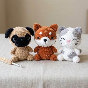 Modèle au crochet de mini animaux - chats, chiens et peluches shiba inu sans couture, petits animaux de compagnie amigurumi faits main