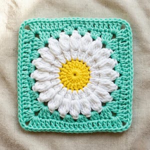 Daisy Grandma Square Häkelanleitung – Einfaches Blumenmotiv PDF für Anfänger | Charmantes Häkeldesign