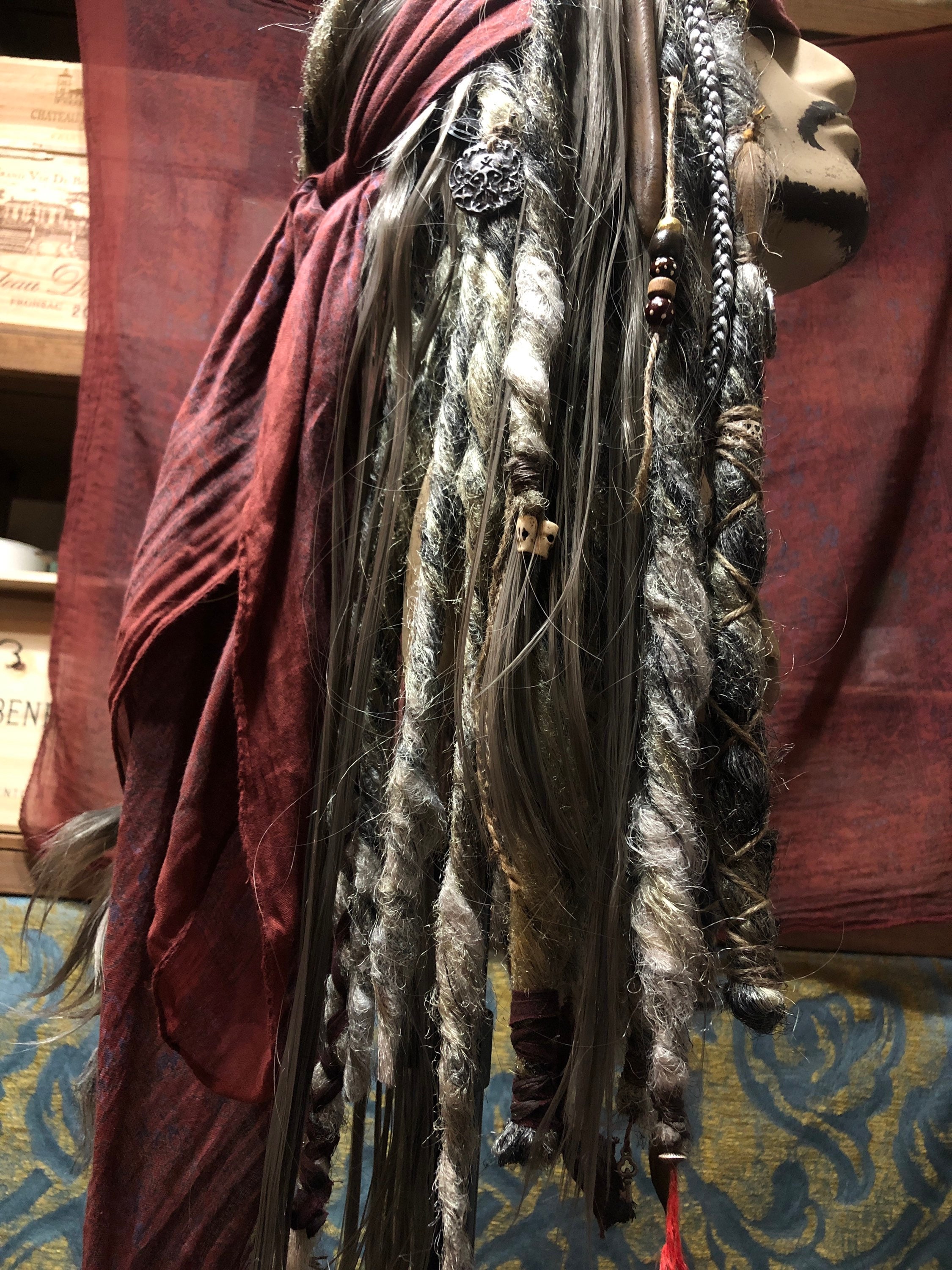 ジャックスパロウ ウィッグ ヴィンテージ パーツ 装飾 グレーヘアのジャック・スパロウのウィッグ、スクリーンに忠実な