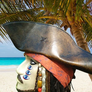 Sombrero tricornio de Jack Sparrow. Sombrero de Jack Sparrow. Tricornio de Jack Sparrow. Disfraz de Jack Sparrow.