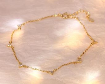 Elegante tobillera triangular de plata de ley 925 chapada en oro con piedras de moissanita sintética para mujer.