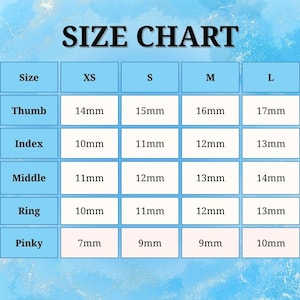 Pode incluir: Uma tabela de tamanhos com o texto "SIZE CHART" no topo. A tabela tem linhas para o polegar, indicador, m&eacute;dio, anelar e mindinho, com tamanhos XS, S, M e L. As medidas s&atilde;o em mil&iacute;metros, variando de 7 mm a 17 mm.