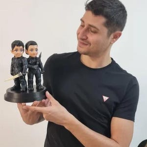 Custom Couple Caricature Statue – Personalized 3D Figurine from Photo image 5
