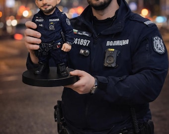 Statuetta personalizzata di un agente di polizia con testa oscillante / Statuetta personalizzata di un poliziotto / Regalo unico per la polizia / Idea regalo per le forze dell'ordine / Mini me fatto a mano