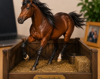 Statuetta di cavallo personalizzata con targhetta / Regalo personalizzato per amanti dei cavalli / Decorazione per appassionati di cavalli / Ricordo commemorativo di un cavallo / Espositore per scuderia