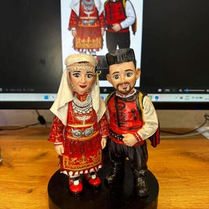 Custom Couple Caricature Figure– Personalized 3D Bobblehead from Photo image 9