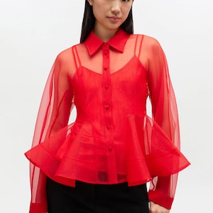 Camicia peplum in organza rossa/Completo composto da blusa peplum trasparente rosso acceso e canotta – Camicia a maniche lunghe con bottoni
